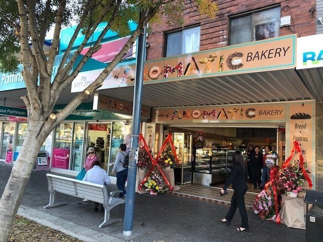 taste of aromatic bakery- storefront signage & lightbox