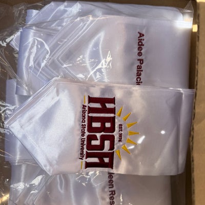 https://cdn.gorilladash.com/images/media/21289066/fully-promoted-usa-graduation-stoles-square-69ef84955630a.jpeg?auto=webp&crop=1%3A1%2Csmart&width=400