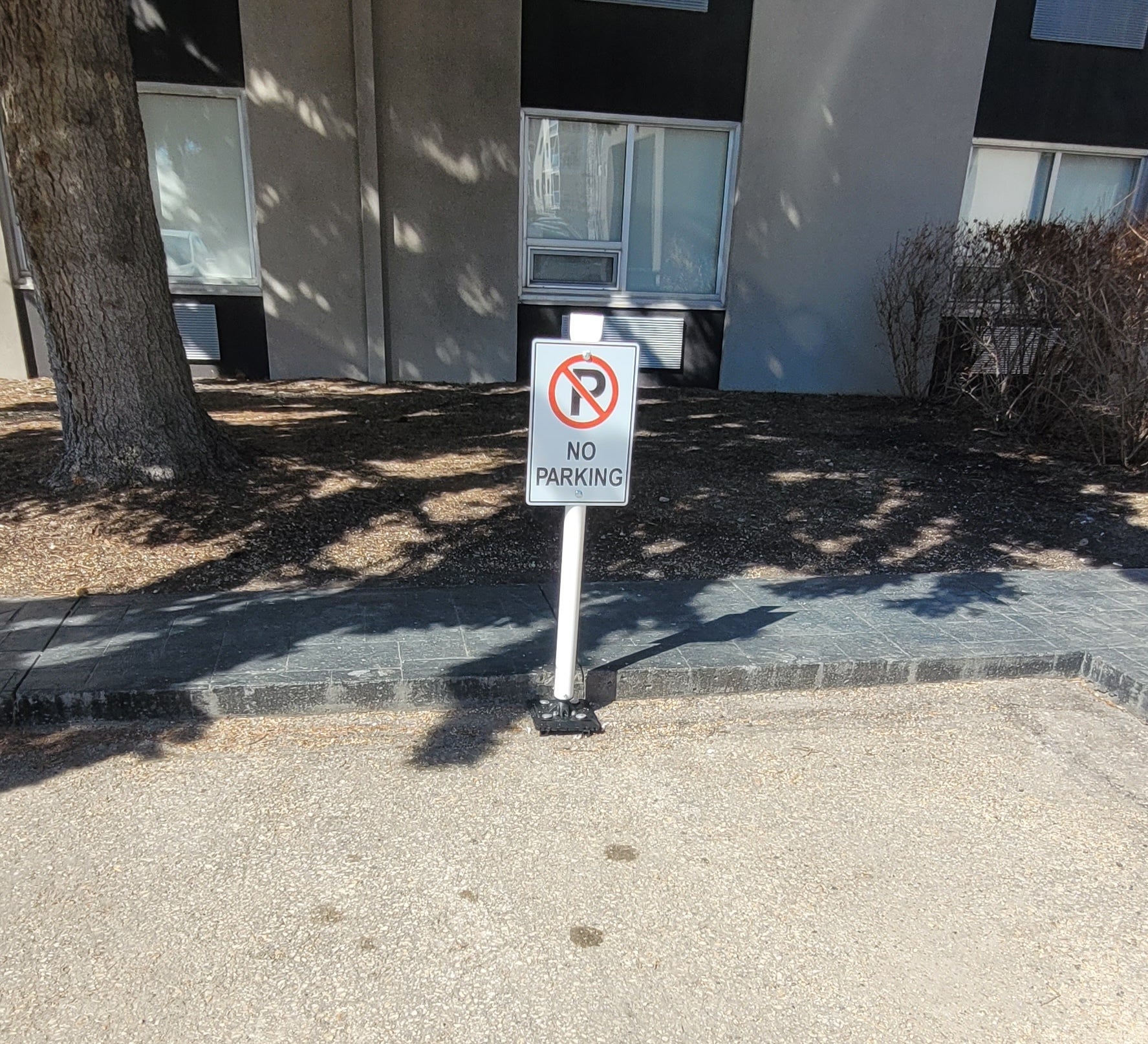 Flex Post & No Parking Signs for Best Western Premier Denham Inn & Suites in Leduc, AB