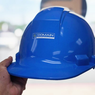 https://cdn.gorilladash.com/images/media/21296612/fully-promoted-usa-construction-hat-square-69f3dd4d029d6.jpg?auto=webp&crop=1%3A1%2Csmart&width=400
