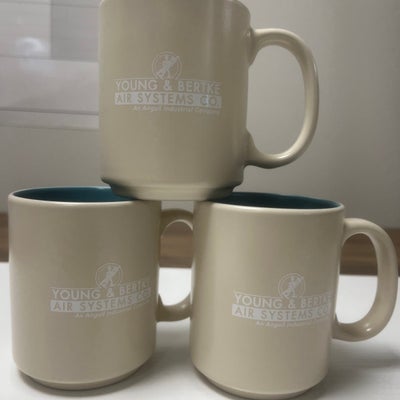 https://cdn.gorilladash.com/images/media/21299755/fully-promoted-usa-mugs-square-69f4c6478d43a.jpeg?auto=webp&crop=1%3A1%2Csmart&width=400