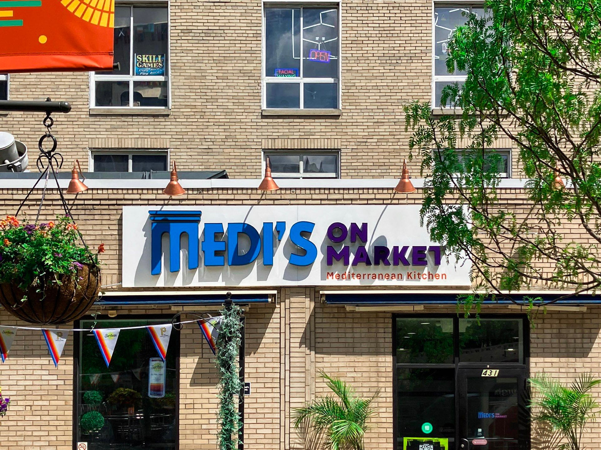 Downtown Pittsburgh Channel Letter Signs for Medi’s On Market Ahead of the NFL Draft