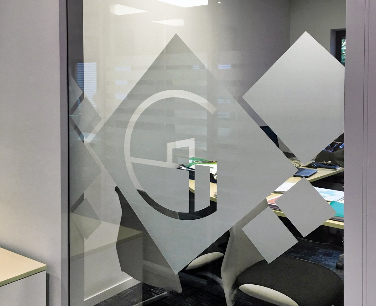 Décoration de bureaux vitrés en adhésif dépoli