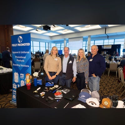 https://cdn.gorilladash.com/images/media/21351644/fully-promoted-usa-market-table-square-6a05ea63e535e.jpeg?auto=webp&crop=1%3A1%2Csmart&width=400
