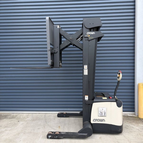 Used Crown Electric Walkie Reach #W371