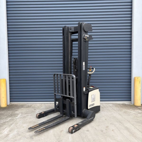 Used Crown Electric Walkie Reach #W371