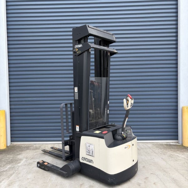 Used Crown Electric Walkie Reach #W371