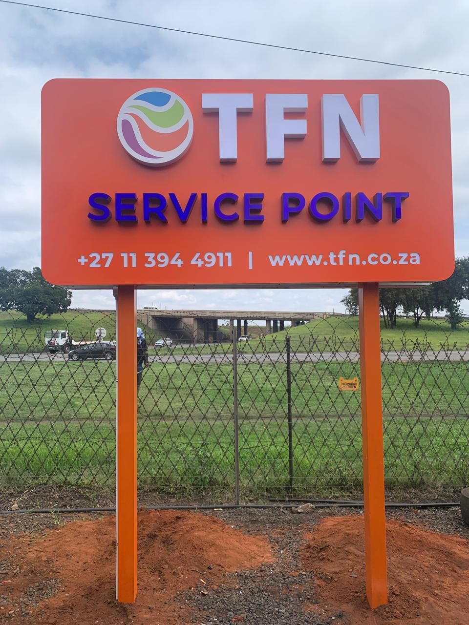 Double Side fabricated box acm with 3d letters illuminated on poles
