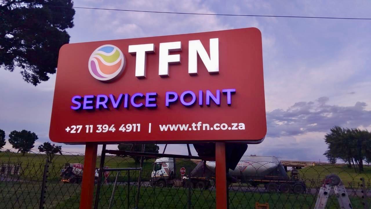 Double Side fabricated box acm with 3d letters illuminated on poles