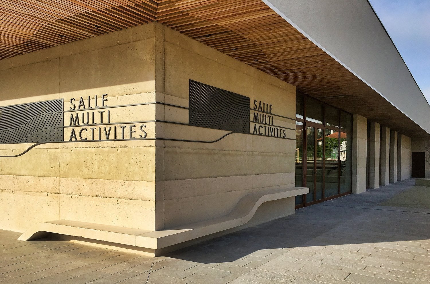 Enseigne métal en lettres découpées Mairie de Saint Sauveur