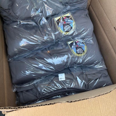 https://cdn.gorilladash.com/images/media/21371133/fully-promoted-usa-devcom-apparel-square-6a0dd9e6d201f.jpeg?auto=webp&crop=1%3A1%2Csmart&width=400