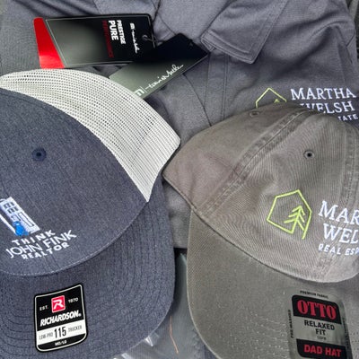 https://cdn.gorilladash.com/images/media/21371280/fully-promoted-usa-business-hats-polos-outerwear-square-6a0ddd307c40a.jpeg?auto=webp&crop=1%3A1%2Csmart&width=400
