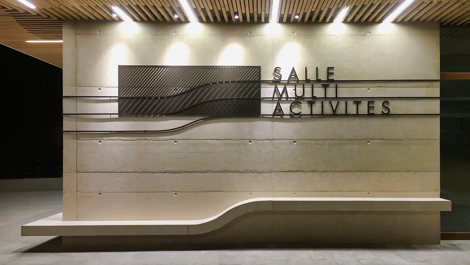 Enseigne métal en lettres découpées Mairie de Saint Sauveur
