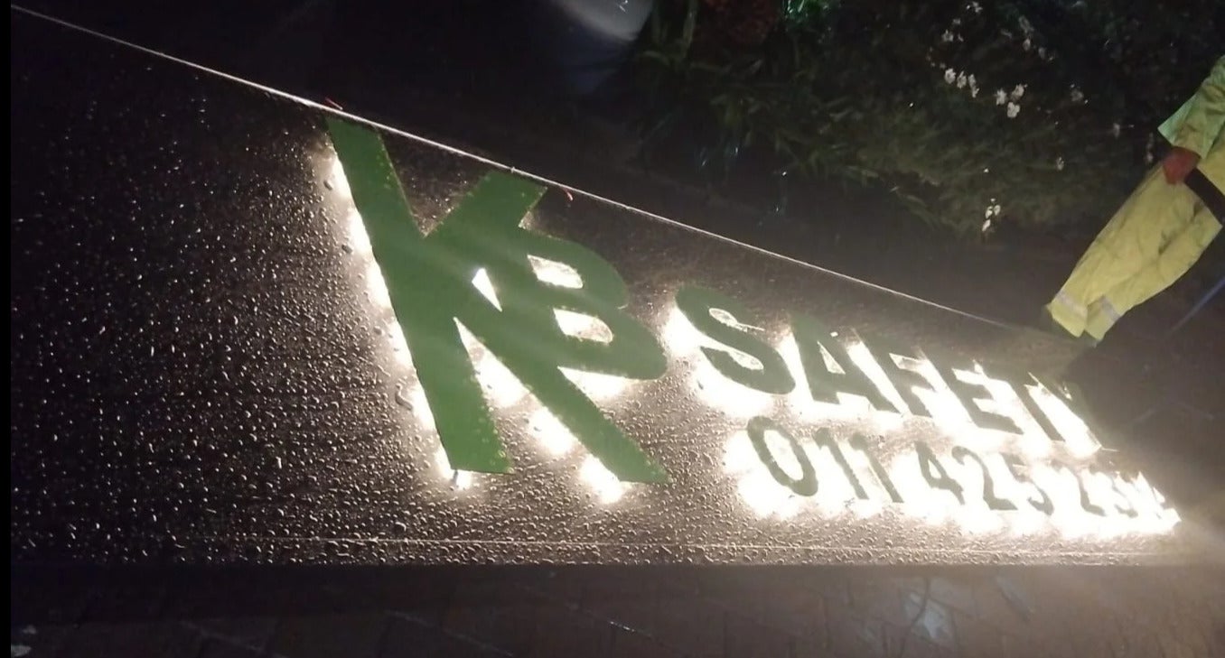 Acm cut letters pin raised with lighting