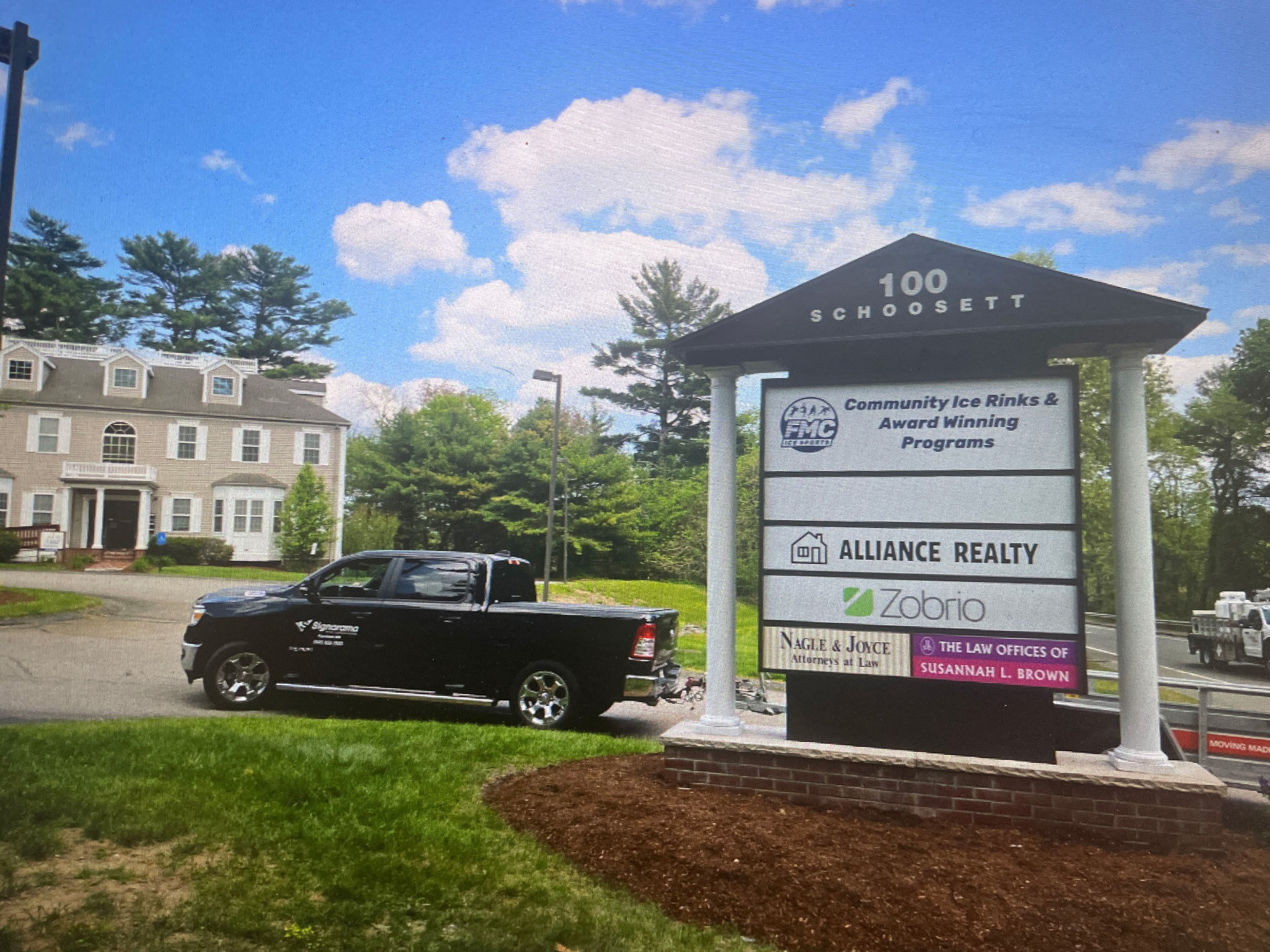 Freestanding & Standalone Signs