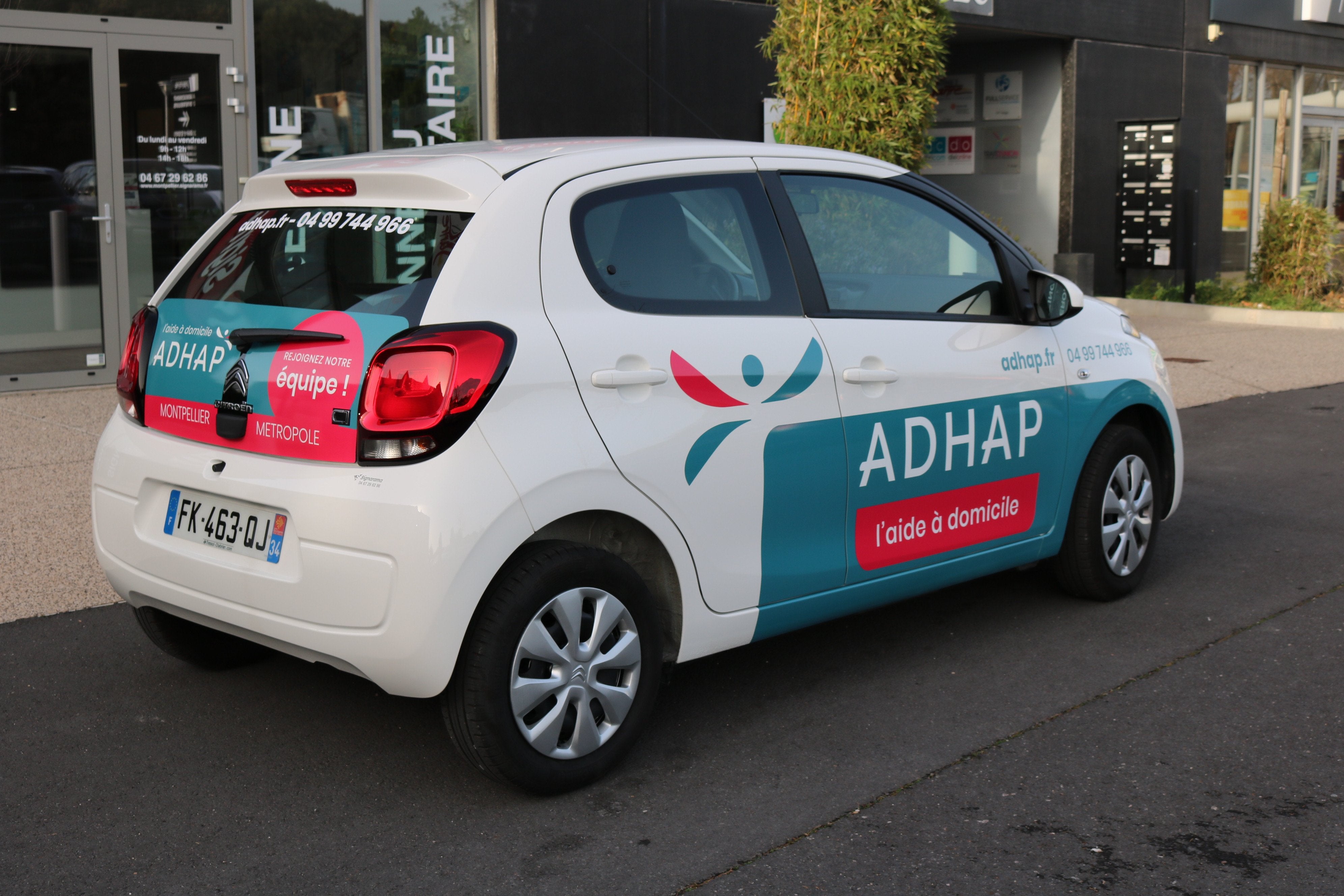 Covering de véhicule professionnel de l'ADHAP par Signarama Montpellier