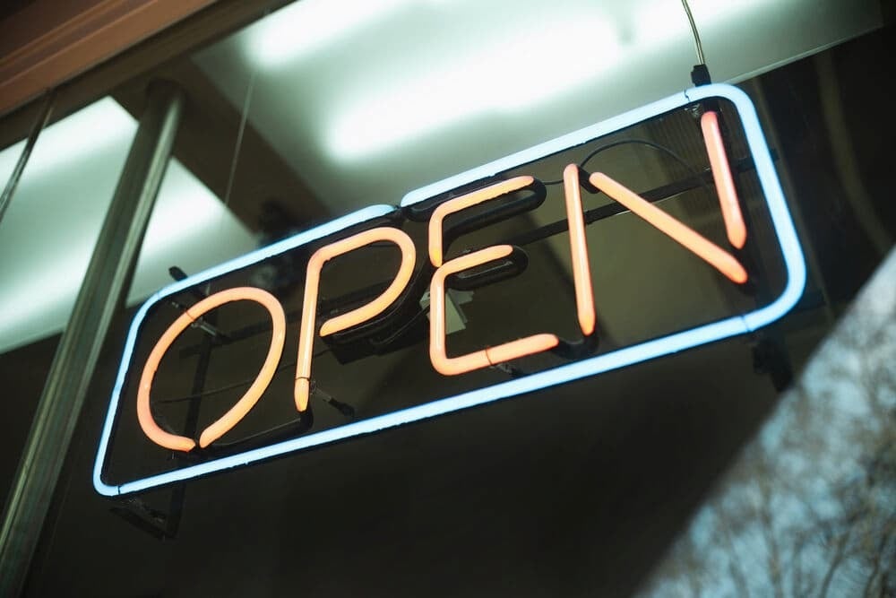 How Business Signs Impact Buyer Psychology in Brookfield, CT