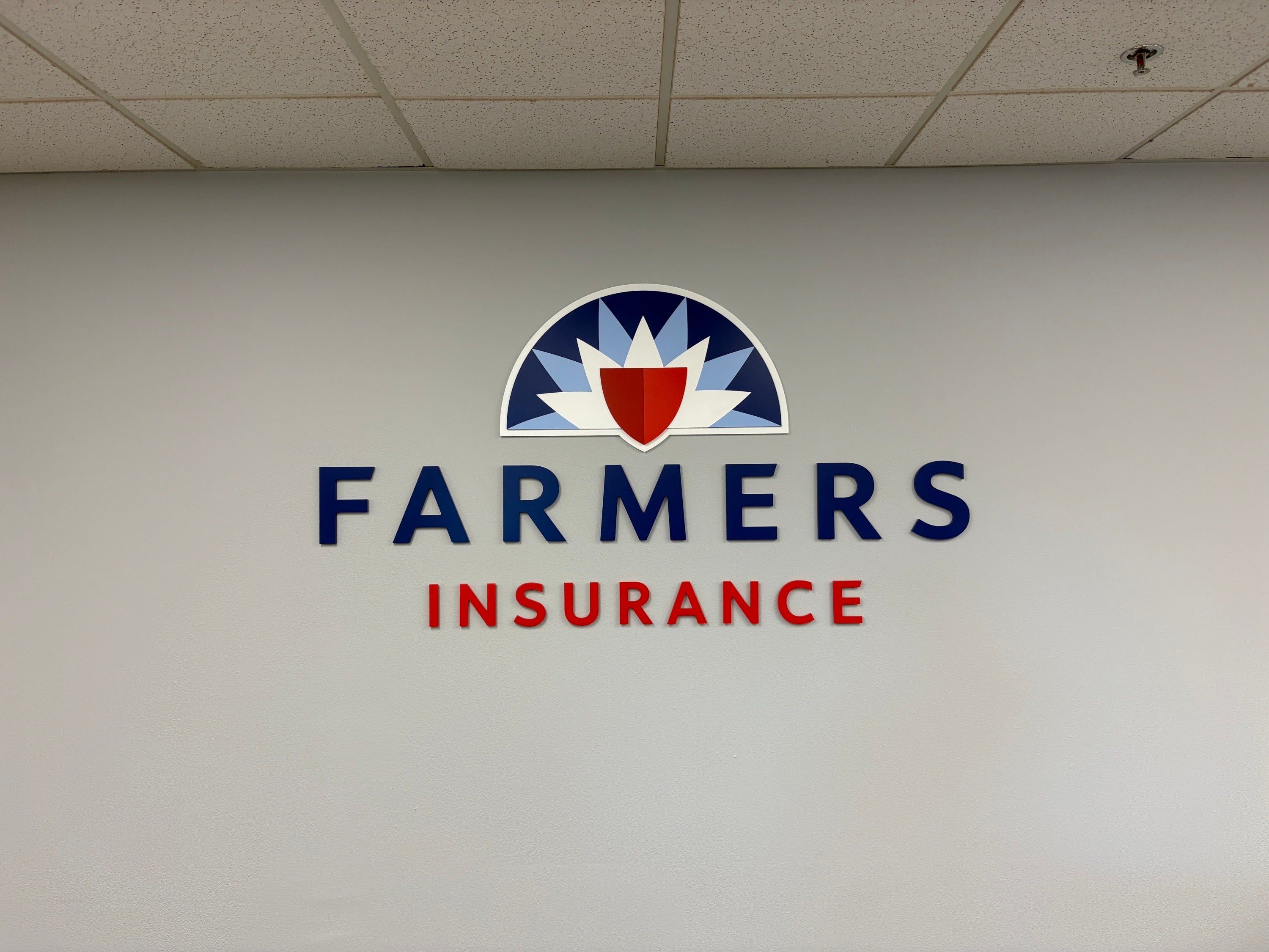 Helping a Farmers Insurance Agent Move Locations With Professional Sign Removal, Sign Installation, and a Stress-Free Relocation Process