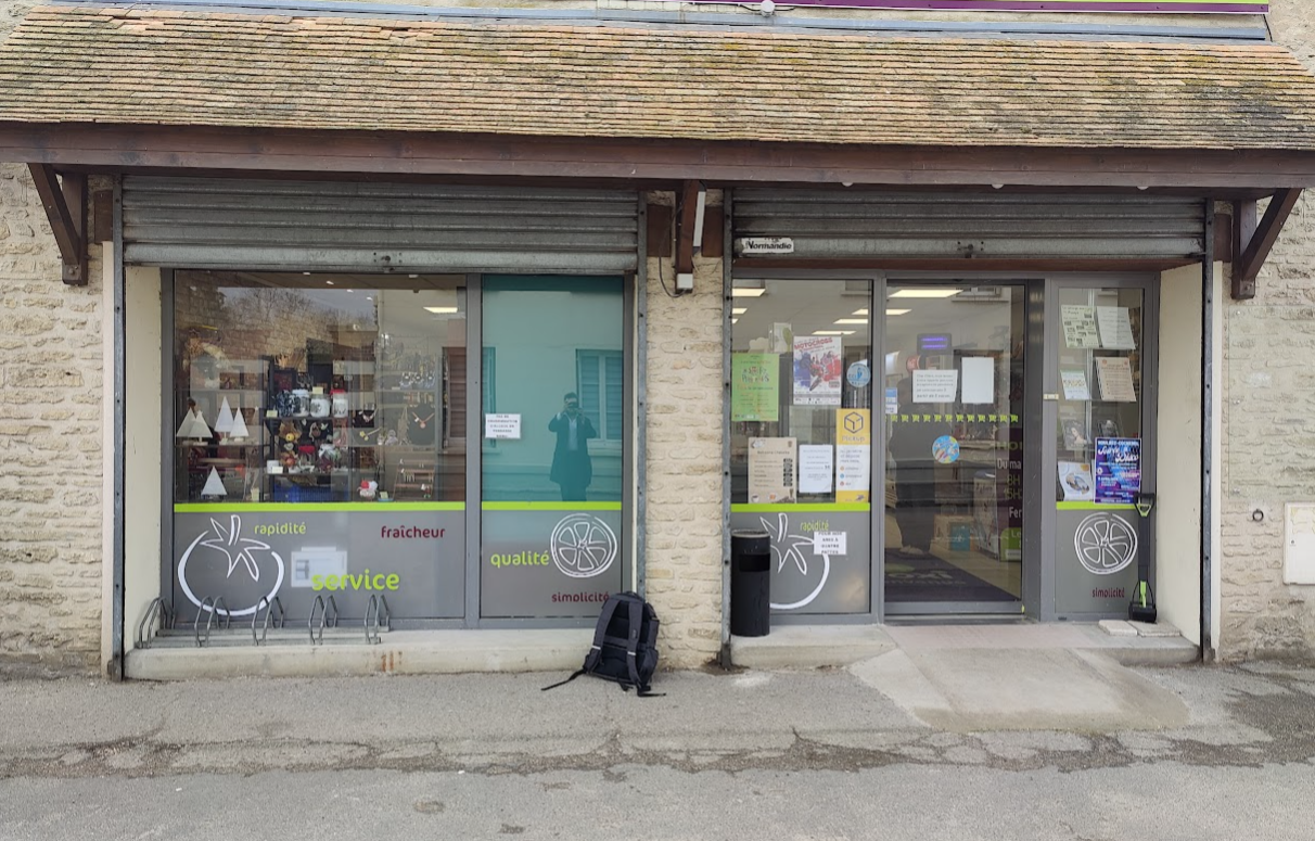 Vitrophanie de magasin à Évreux : avant / après de la transformation d'un commerce Proxi