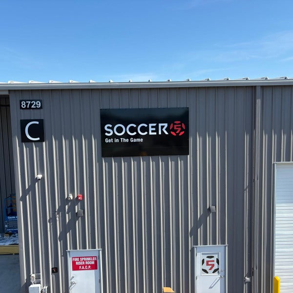 Building Sign Installed for Soccer5 USA’s New Woodinville Facility, WA
