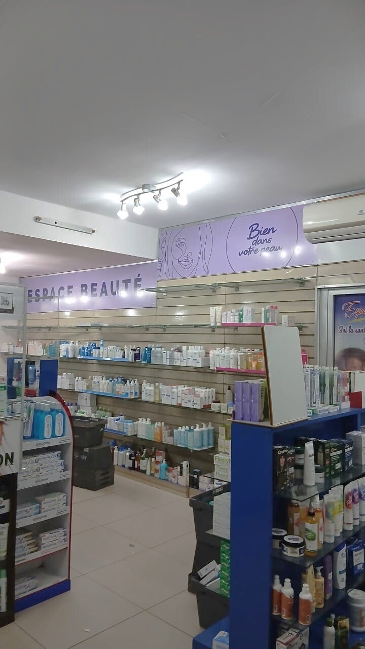 Branding Intérieur pharmacie - Impression vynil et pose tête de gondole - Signarama Côte d'ivoire Abidjan Cocody