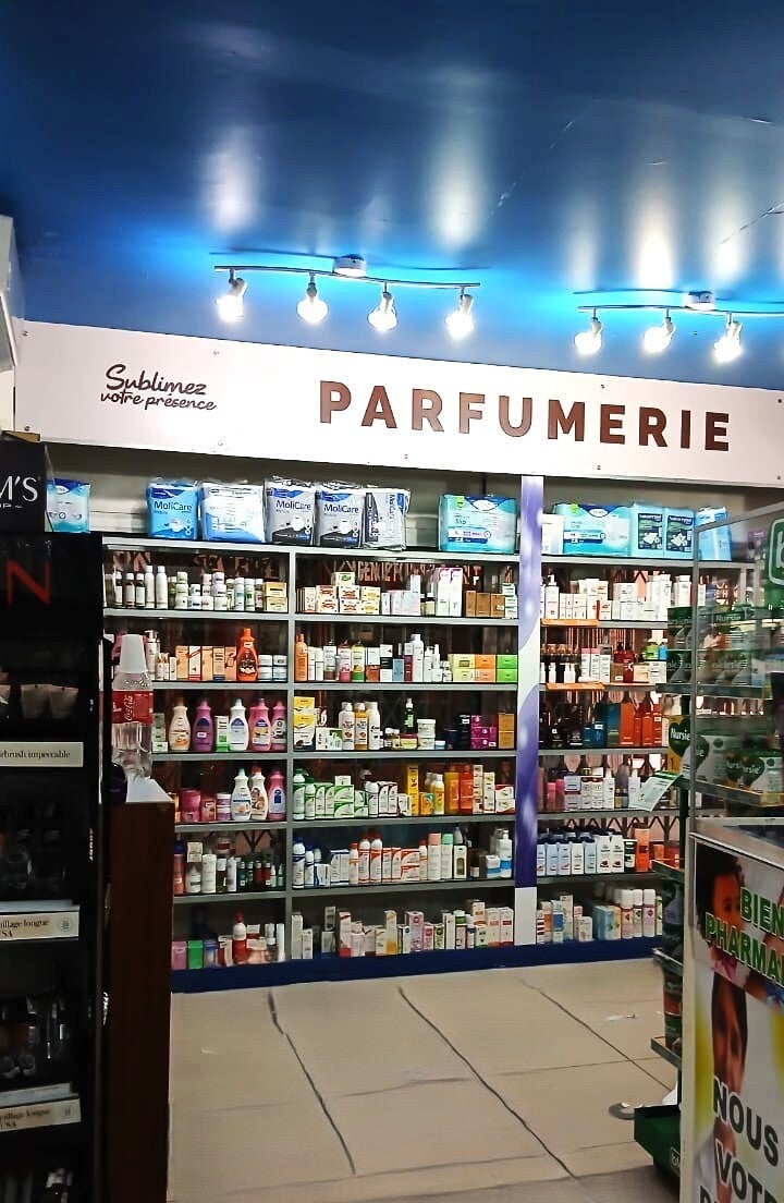 Branding Intérieur pharmacie - Impression vynil et pose tête de gondole - Signarama Côte d'ivoire Abidjan Cocody