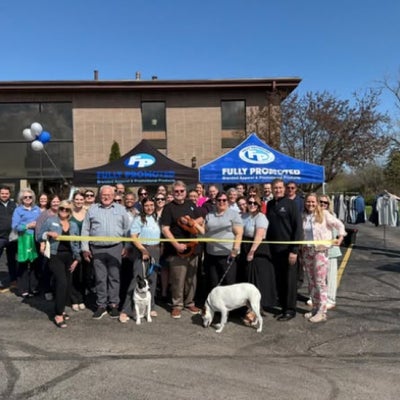 https://cdn.gorilladash.com/images/media/21433163/fully-promoted-usa-grand-opening-ribbon-cutting-crowd-square-6a29c37b2ec1d.jpg?auto=webp&crop=1%3A1%2Csmart&width=400