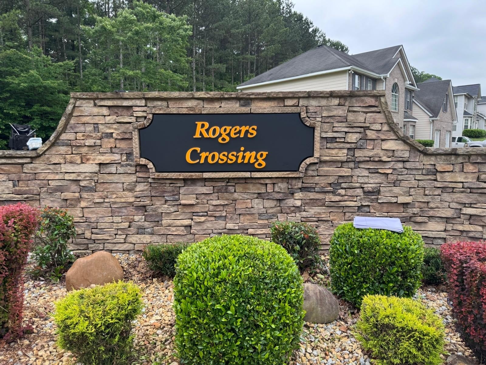Rogers Crossing Monument Sign