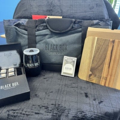 https://cdn.gorilladash.com/images/media/21438807/fully-promoted-usa-black-box-wines-square-6a2be57fa6afa.jpg?auto=webp&crop=1%3A1%2Csmart&width=400