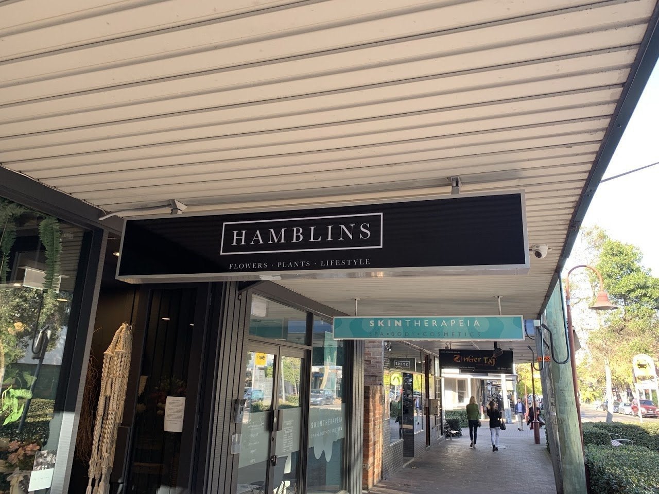 Hamblins - Lightbox