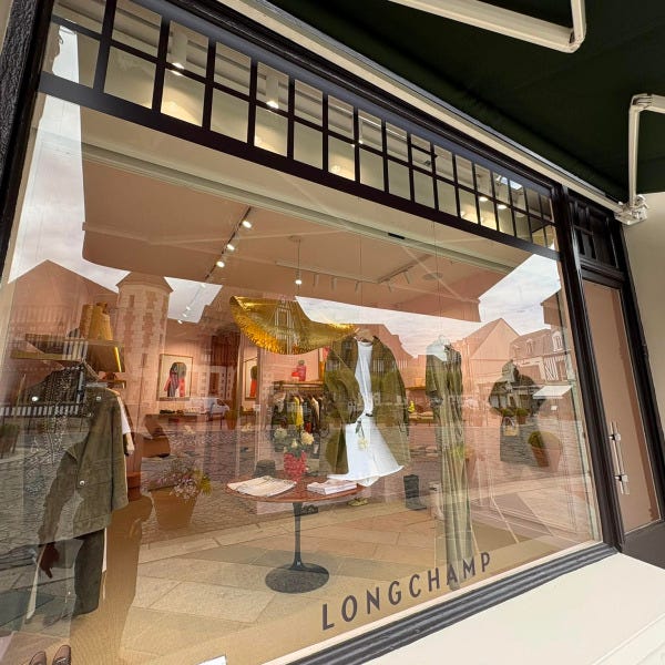 Adhésifs sur vitrine logo enseigne et décoration