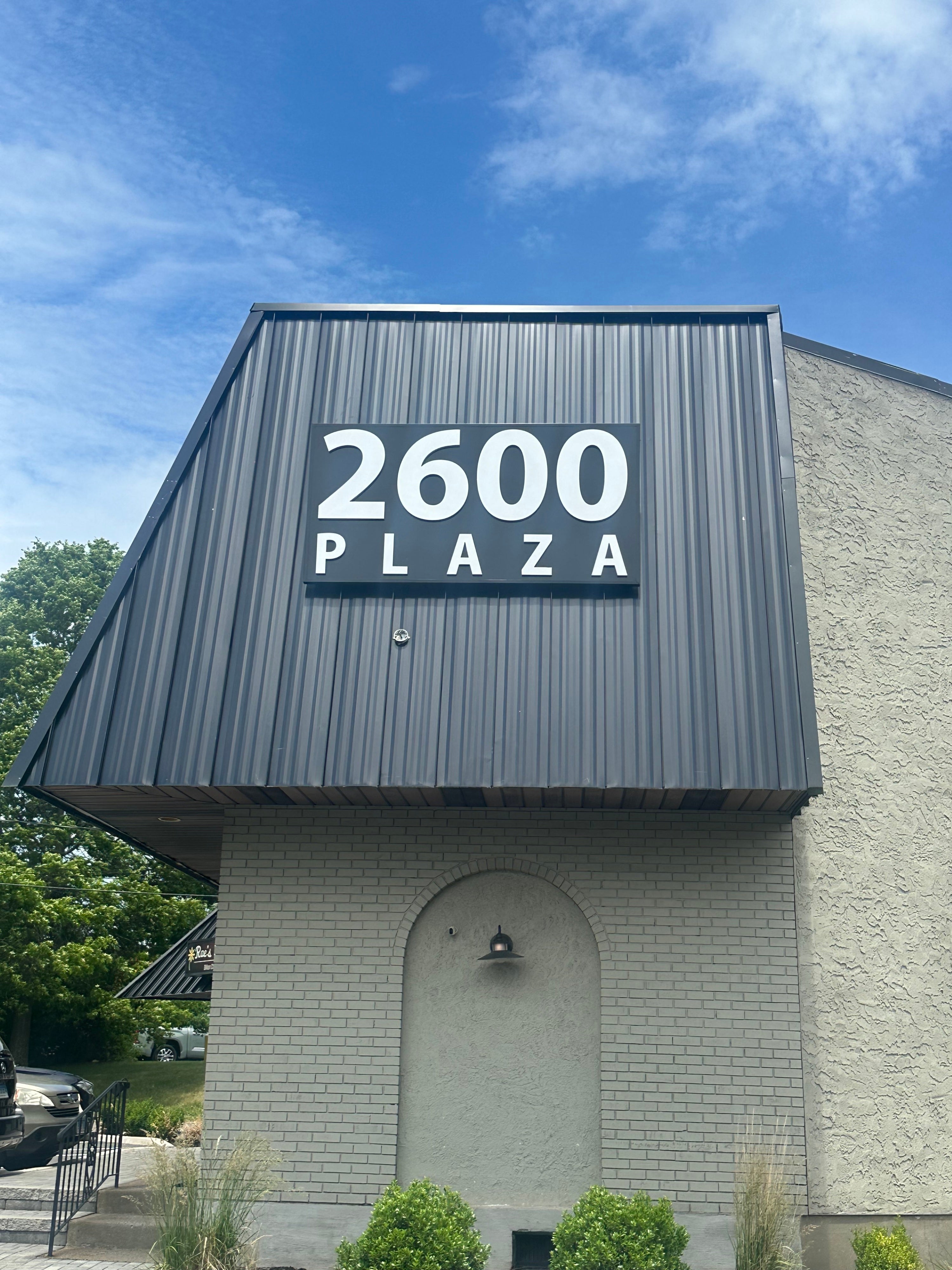 Custom Fabricated Dimensional Letter Sign for 2600 Plaza | Newington, CT
