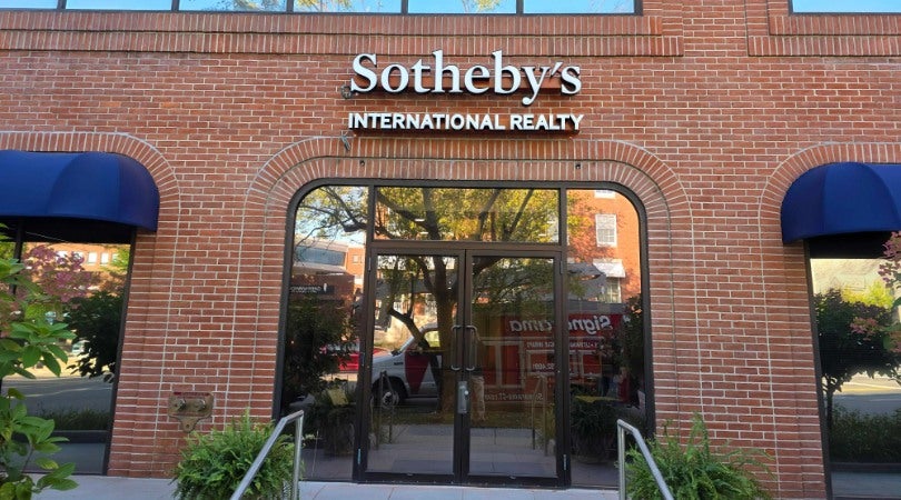 Exterior Signs for Commercial Plaza