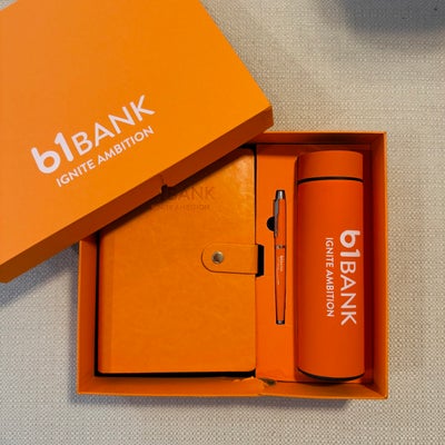 https://cdn.gorilladash.com/images/media/21500137/fully-promoted-usa-b1-bank-square-6a3987f98ef6c.jpg?auto=webp&crop=1%3A1%2Csmart&width=400