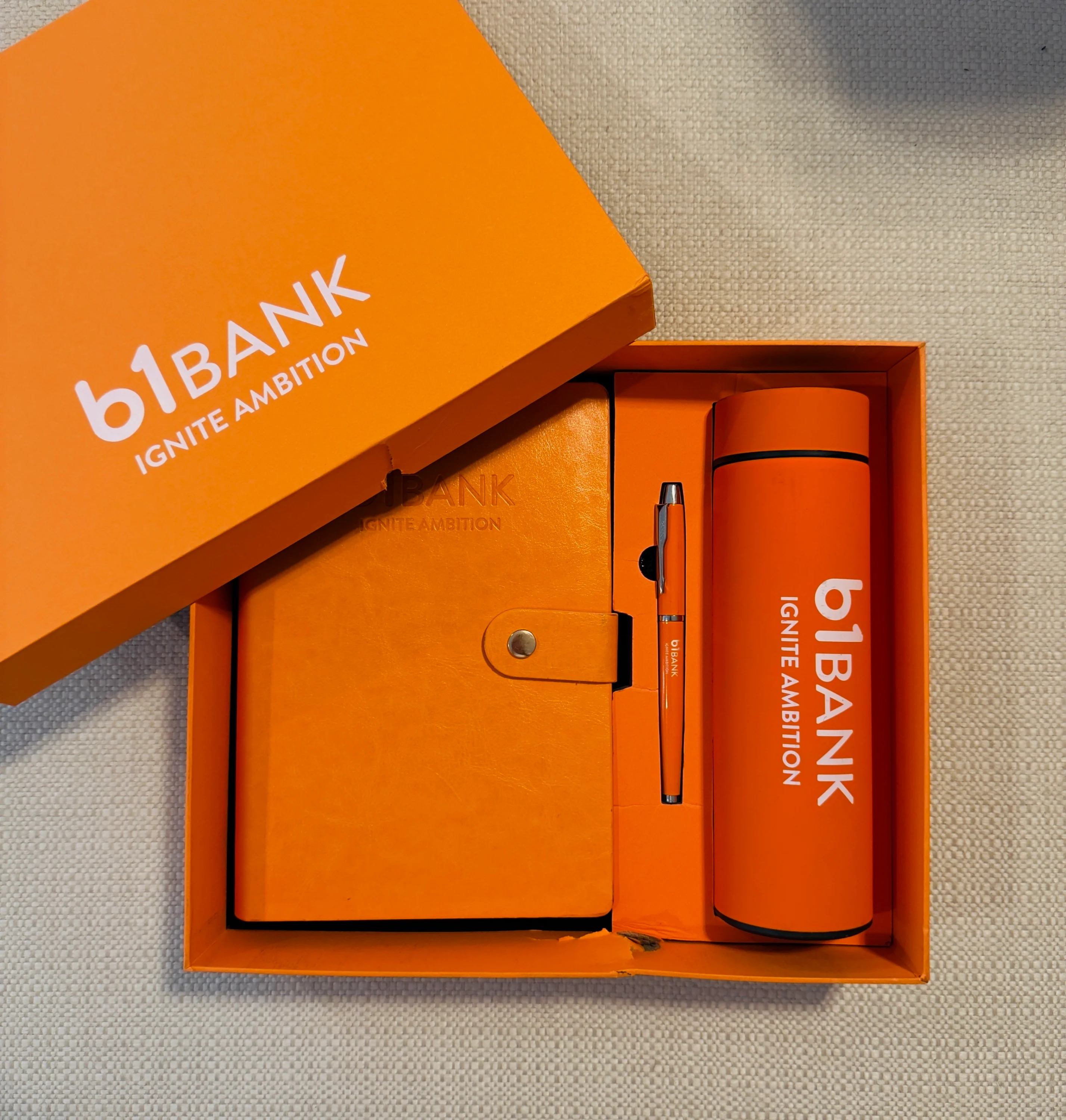Elevate Your Brand with Custom Gift Sets!
