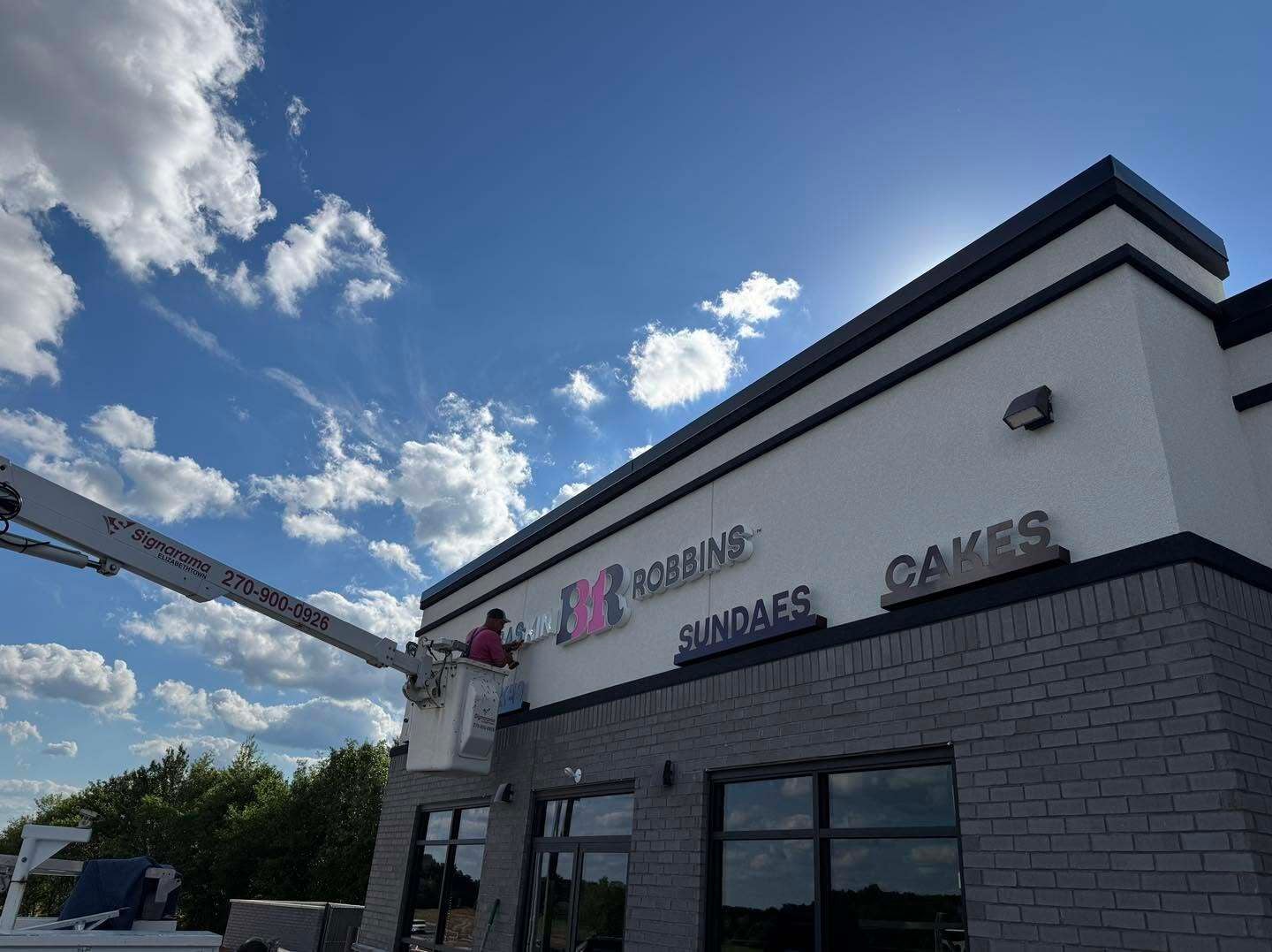 Baskin-Robbins Is Now Open! Signarama Elizabethtown Completes Eye-Catching New Storefront Sign Installation