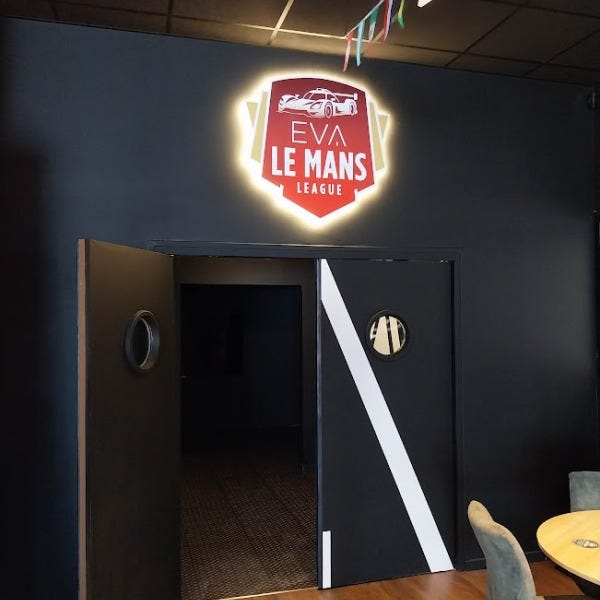 enseigne-lumineuse-retroeclairee-eva-le-mans-signarama