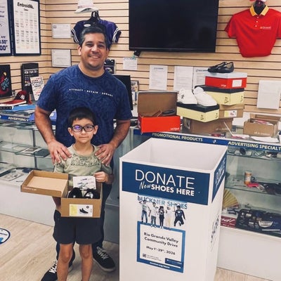 https://cdn.gorilladash.com/images/media/21520250/fully-promoted-usa-shoe-drive-square-6a44854a1665b.jpg?auto=webp&crop=1%3A1%2Csmart&width=400