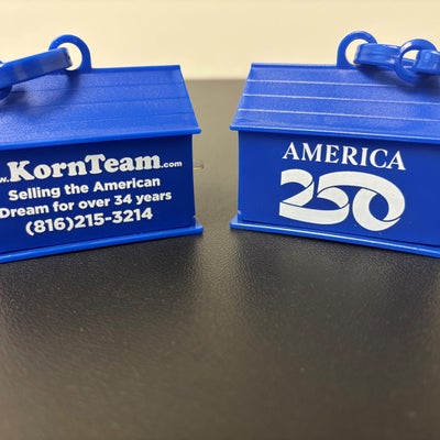 https://cdn.gorilladash.com/images/media/21525022/fully-promoted-usa-pet-waste-bag-dispenser-square-6a46b4067b2bf.jpg?auto=webp&crop=1%3A1%2Csmart&width=400