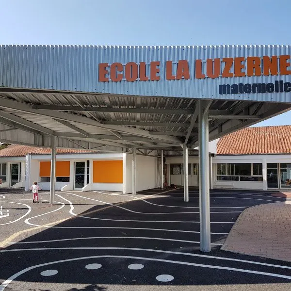 Texte en aluminium fixé sur lisse - Signarama Bordeaux Sud