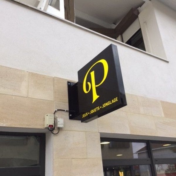 Enseigne drapeau lumineuse - Signarama Bordeaux Sud