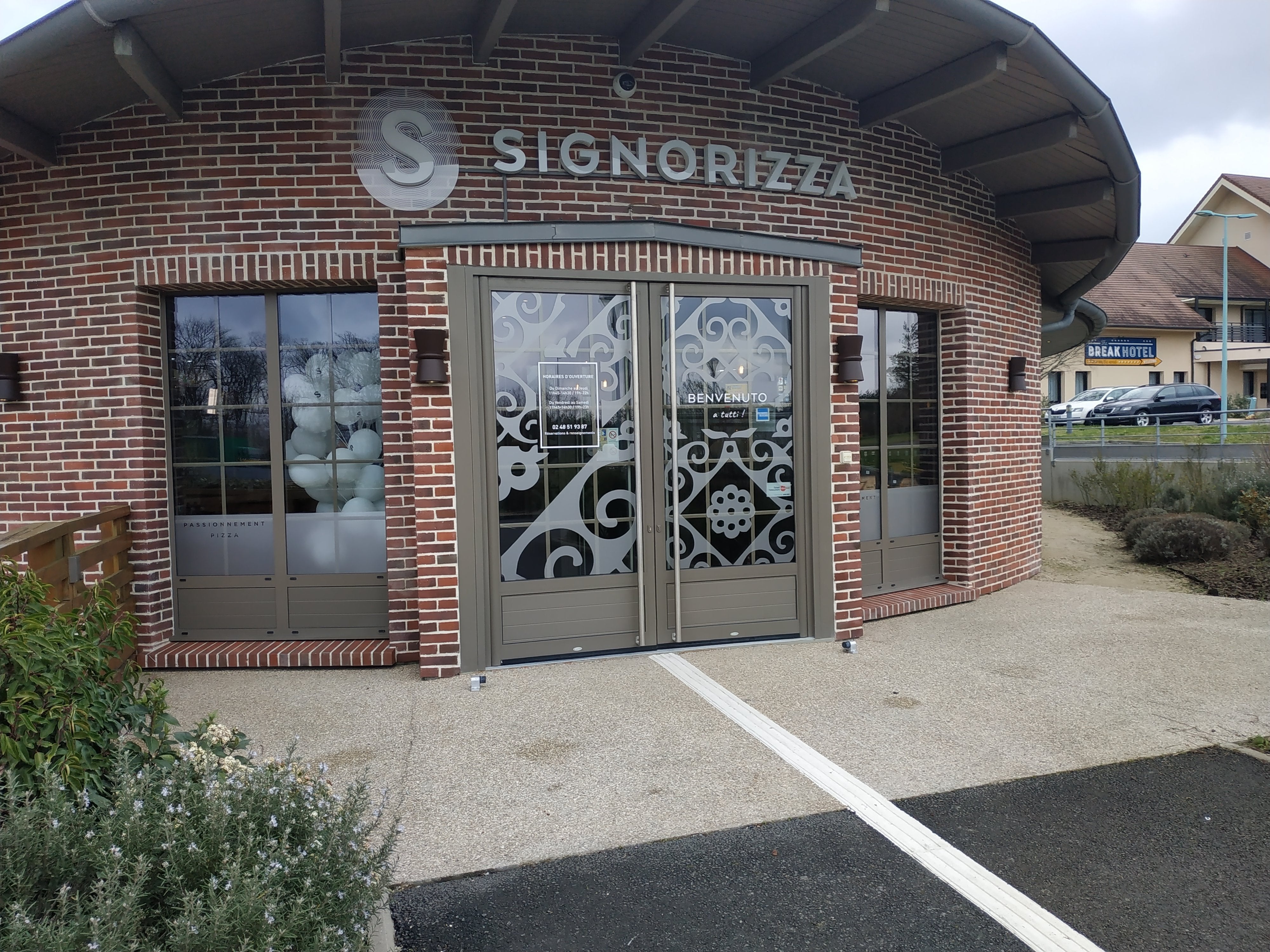 SIGNALETIQUE EXTERIEURE DE RESTAURANT