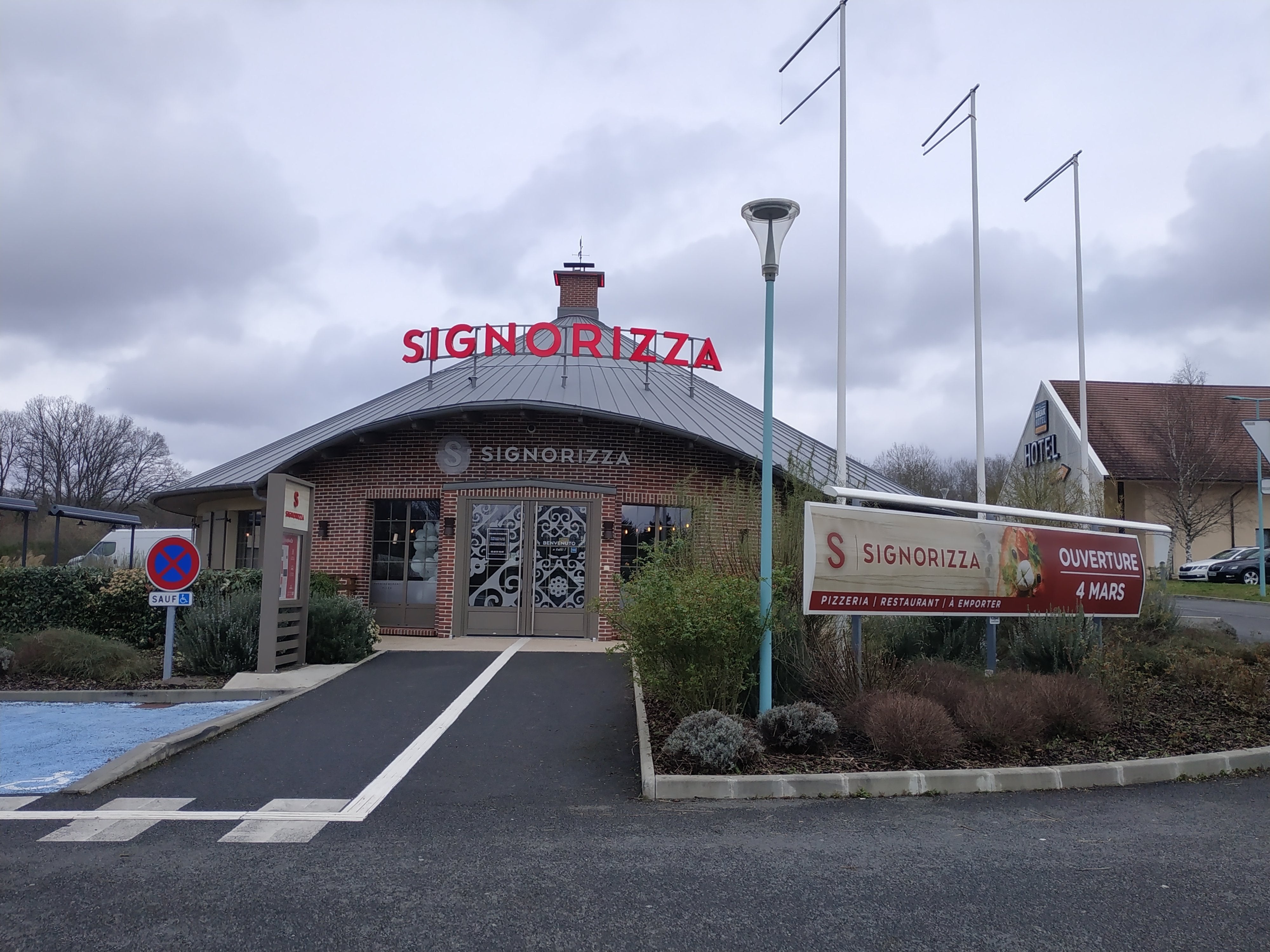 SIGNALETIQUE EXTERIEURE DE RESTAURANT