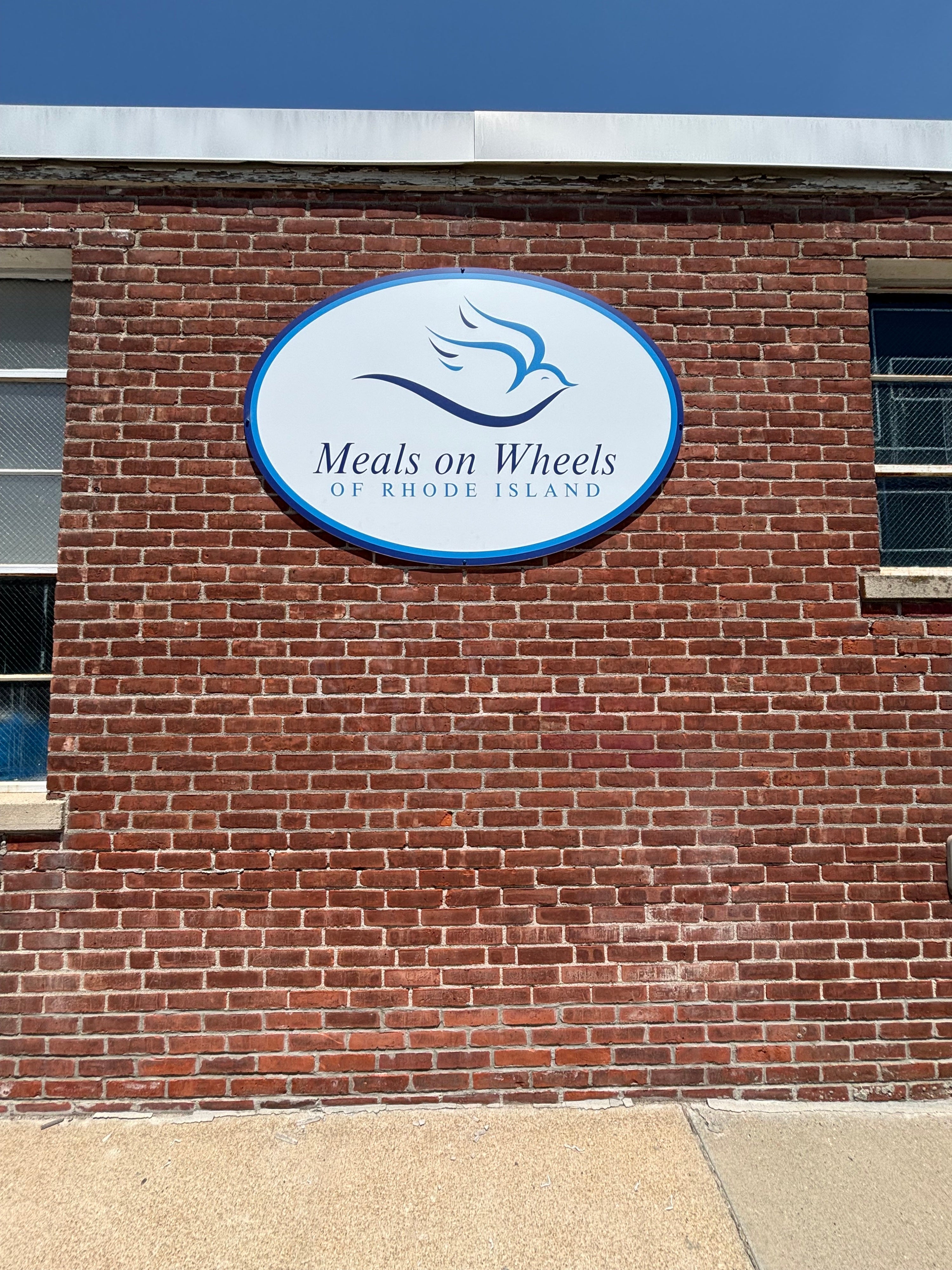 Custom Signage Welcomes Visitors to Meals on Wheels of Rhode Island