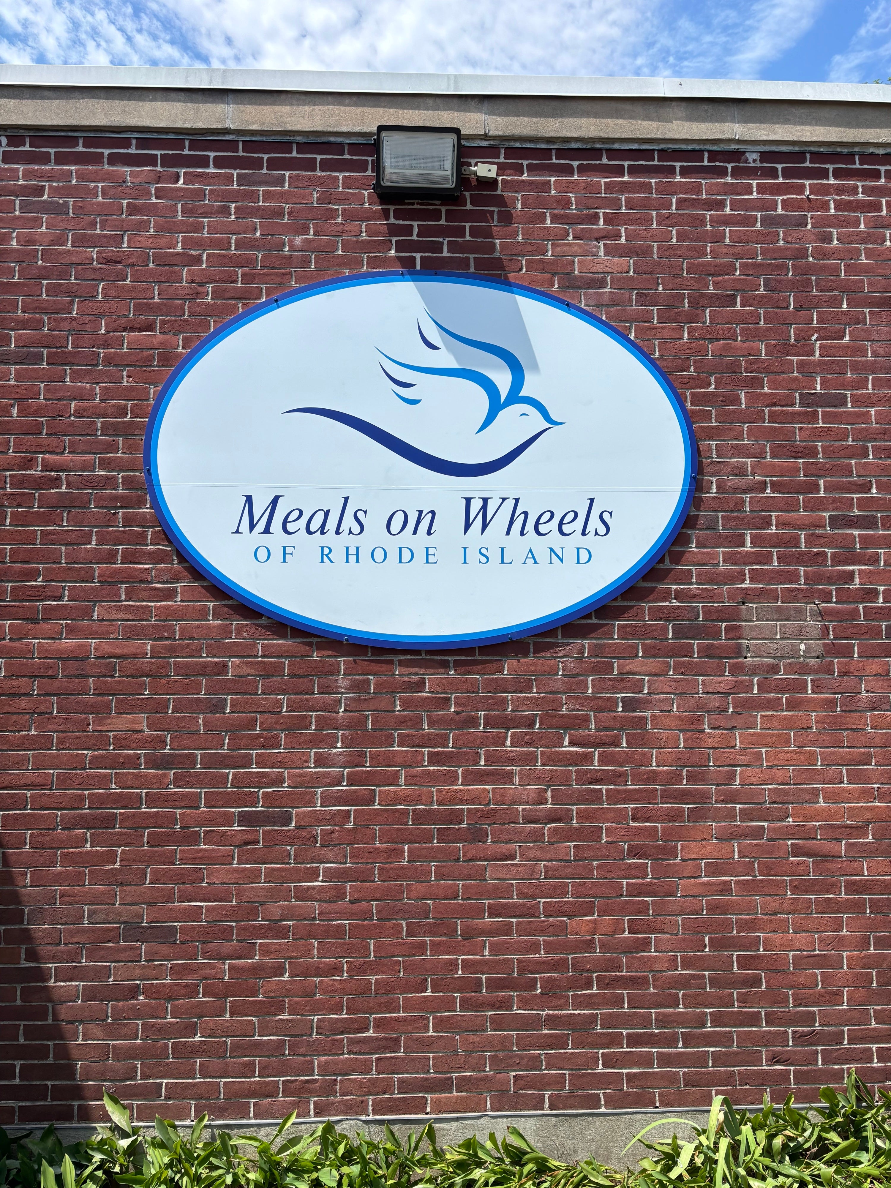 Custom Signage Welcomes Visitors to Meals on Wheels of Rhode Island