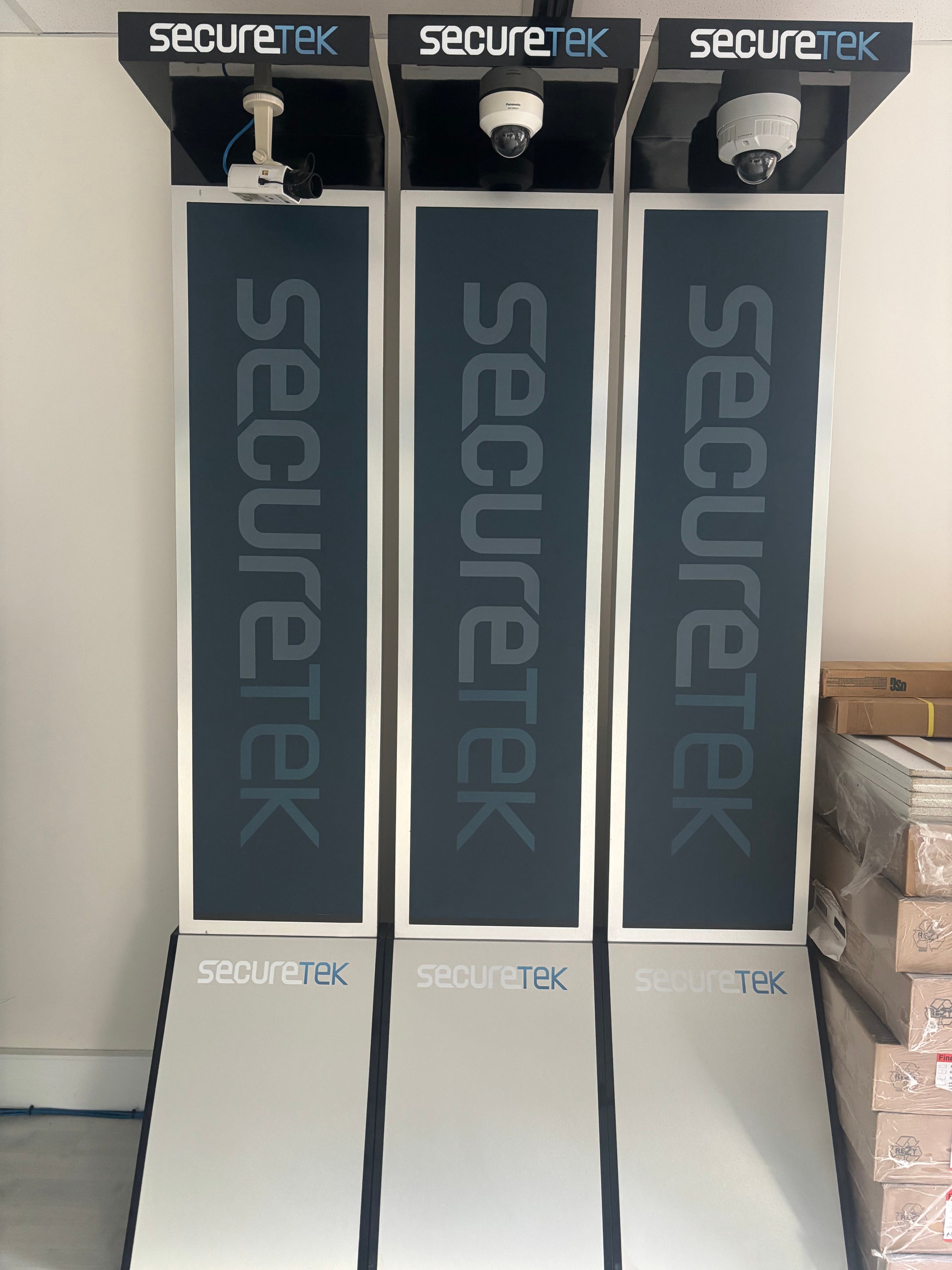 Creating a Strong First Impression with Commercial Signage Installation
