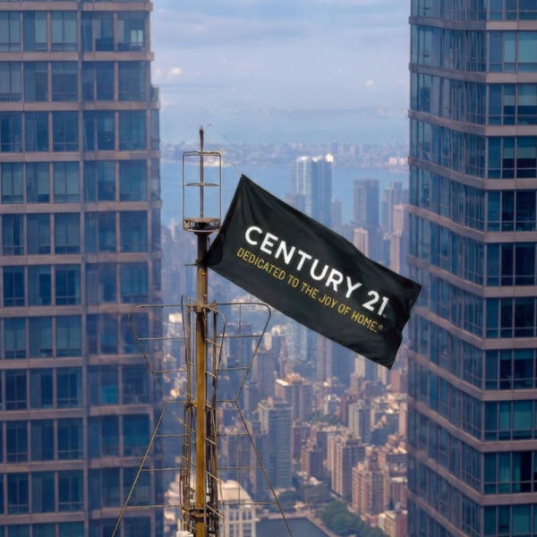 The Sarasota Brokerage That Just Gave Century 21 More Gulf Coast Muscle The Sarasota Brokerage That Just Gave Century 21 More Gulf Coast Muscle