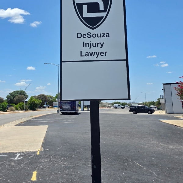 DeSouza Injury Lawyer_Pylon Sign_Exterior Sign