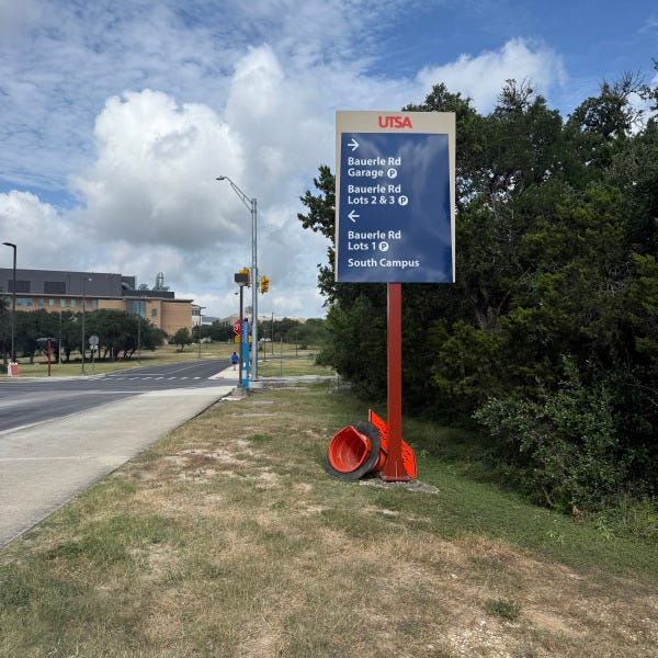 UTSA_Directional Signage_Bauerle Rd Garage
