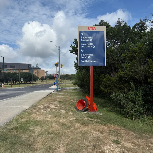 UTSA_Directional Signage_Bauerle Rd Garage